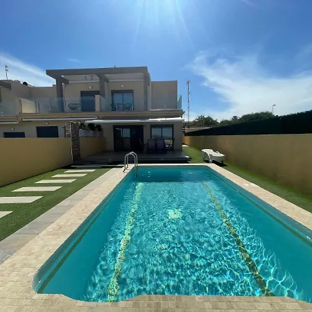 Duplex Con Piscina Individual Y Vistas Al Mar En Ferienhaus Torrevieja