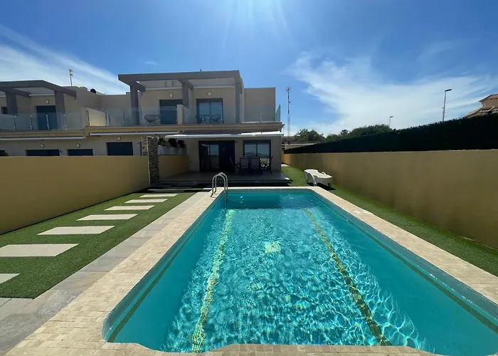 Duplex Con Piscina Individual Y Vistas Al Mar En بيت للعطل تورّيفيِخا